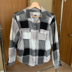 Universal Thread Black and Gray Flannel Button Down Shirt